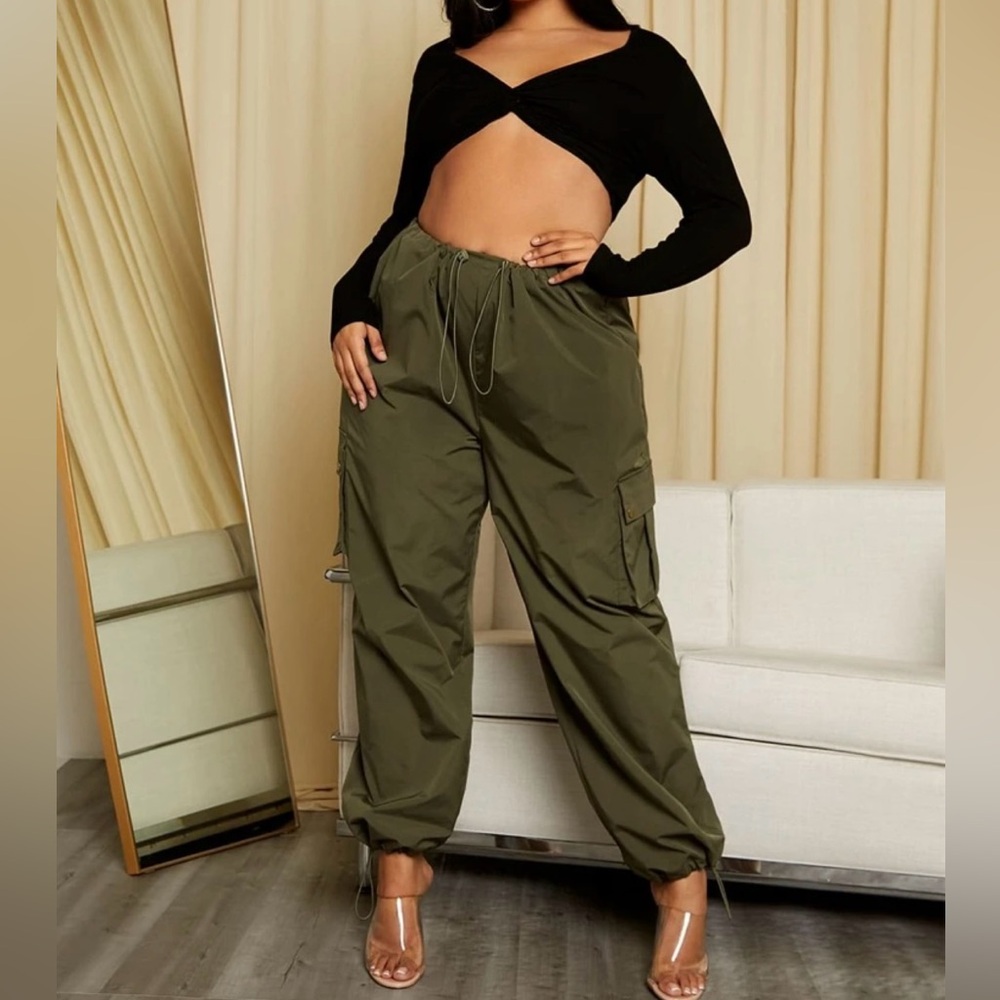 Cargo pants with drawstrings